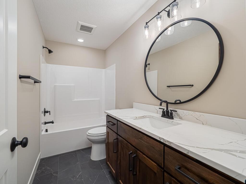 20648 Tamarack St NW Oak Grove MN 55011 USA-020-027-Bathroom-MLS_Size.jpg