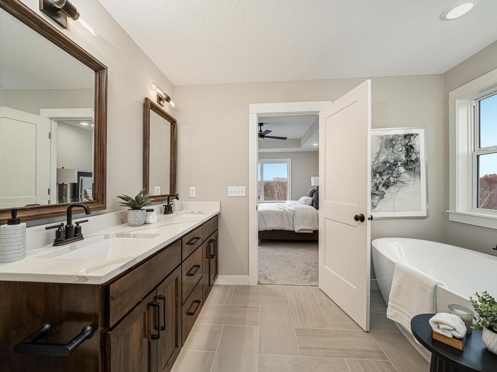 20648 Tamarack St NW Oak Grove MN 55011 USA-025-032-Primary Bathroom-MLS_Size.jpg