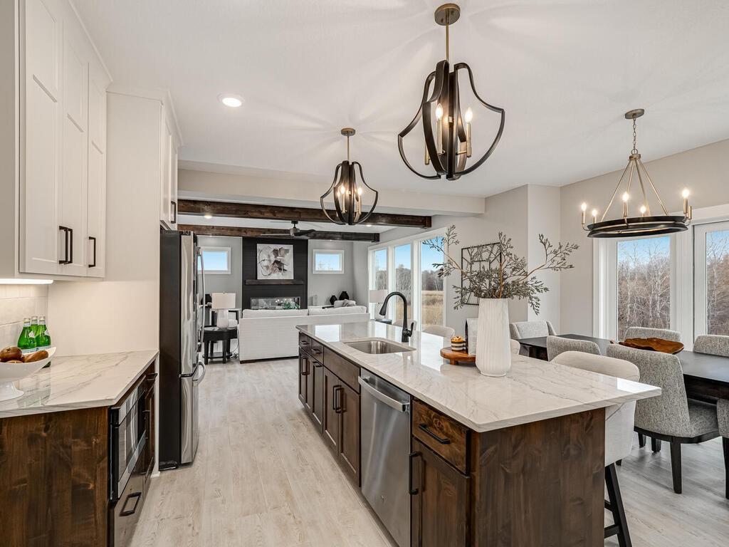 20648 Tamarack St NW Oak Grove MN 55011 USA-035-003-Kitchen-MLS_Size.jpg