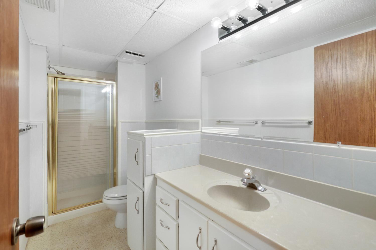 Lower Level 3/4 Bath