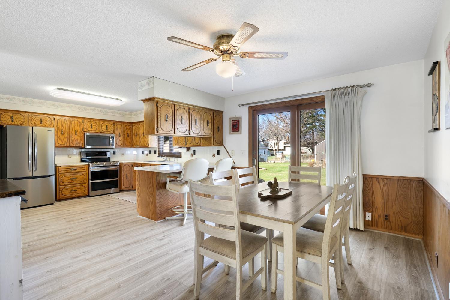 Light-filled kitchen with great prep space and a seamless dining area—ideal for busy mornings and relaxed evenings.
