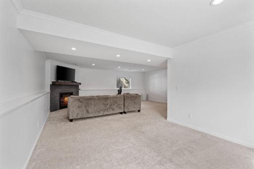 527 Pond View Drive SE, Lonsdale, MN 55046