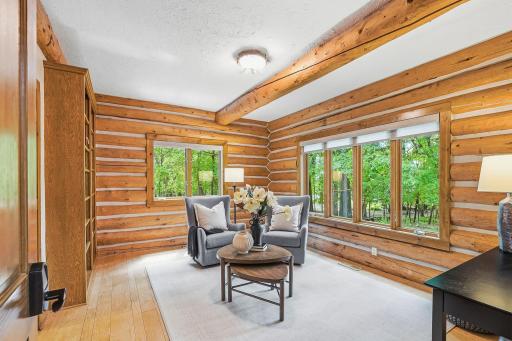 2050 Oakwood Ridge, Chanhassen, MN 55317