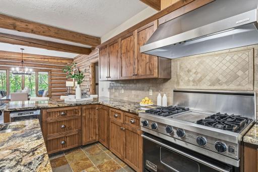 2050 Oakwood Ridge, Chanhassen, MN 55317