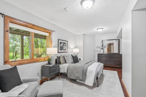 2050 Oakwood Ridge, Chanhassen, MN 55317