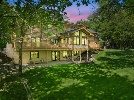 2050 Oakwood Ridge, Chanhassen, MN 55317