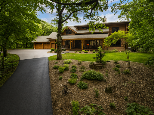 2050 Oakwood Ridge, Chanhassen, MN 55317