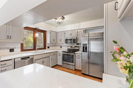 125 Pleasant Lane E, Excelsior, MN 55331