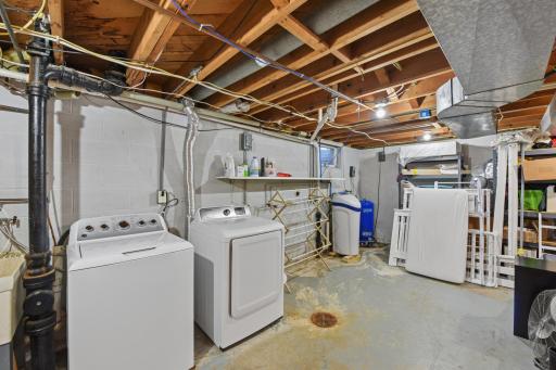 694 Glover Road, River Falls, WI 54022