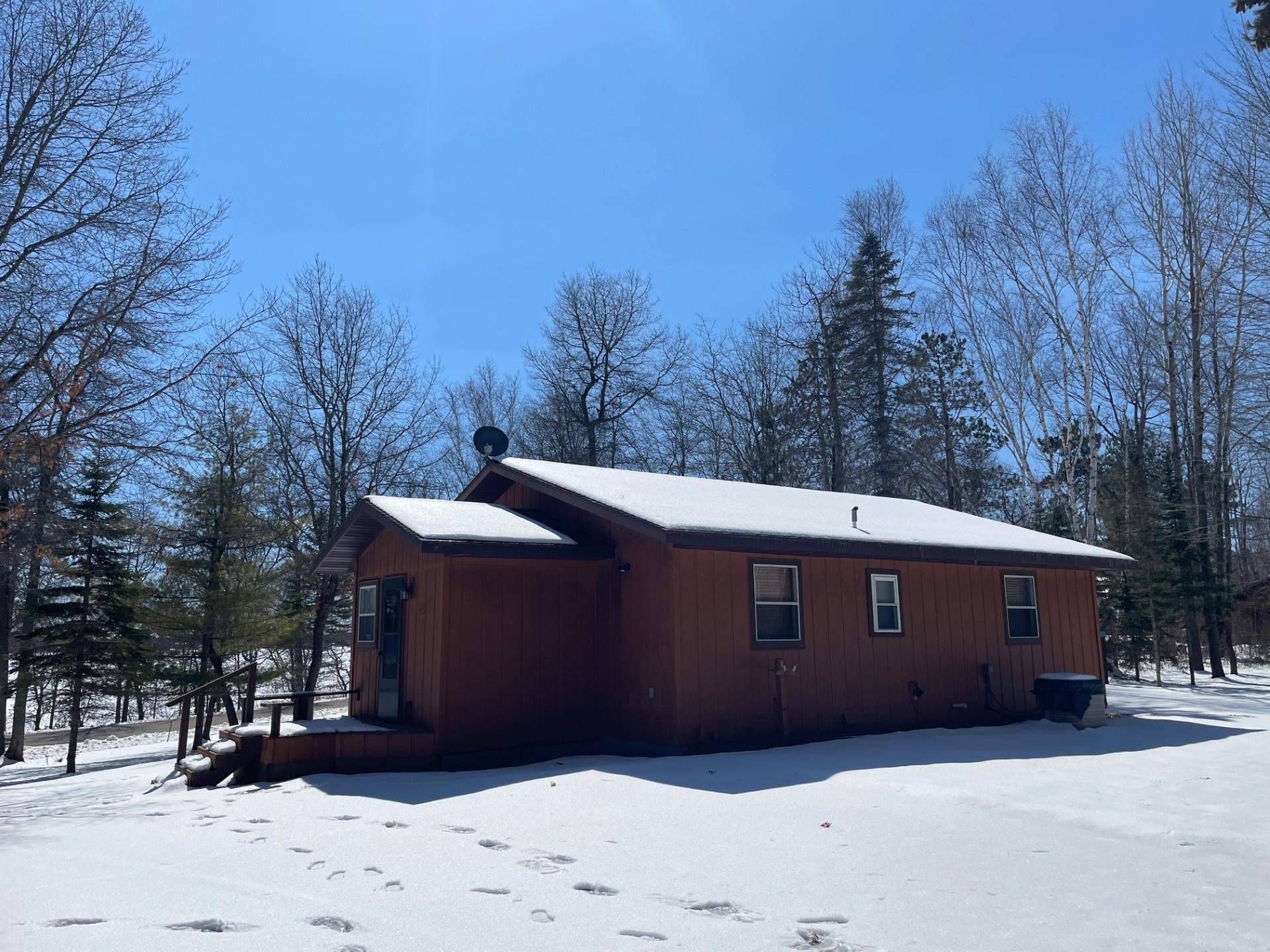 Hard to find privacy and lakeshore!