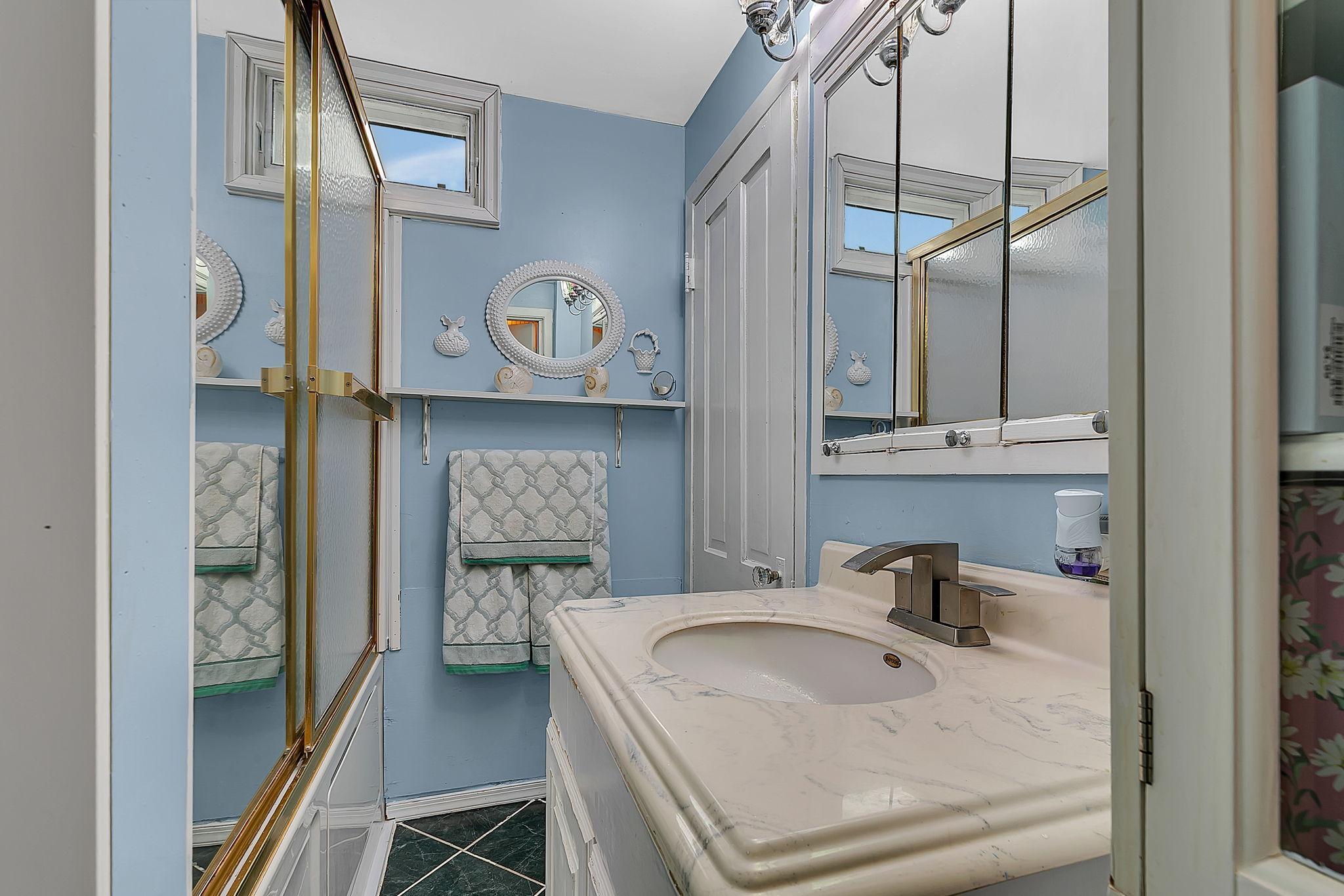 Primary Full bath, jetted tub