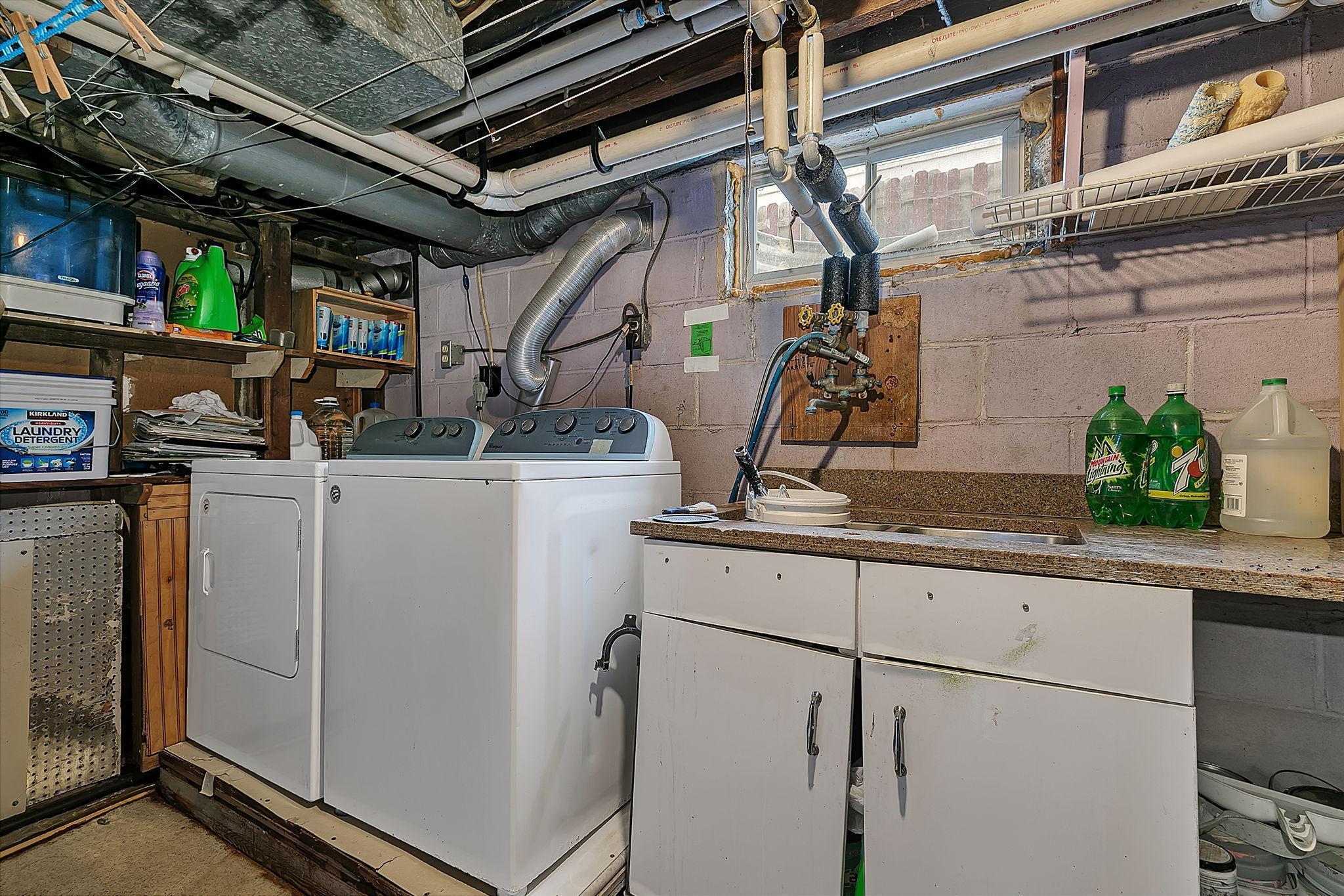 Shared laundry in bsmt