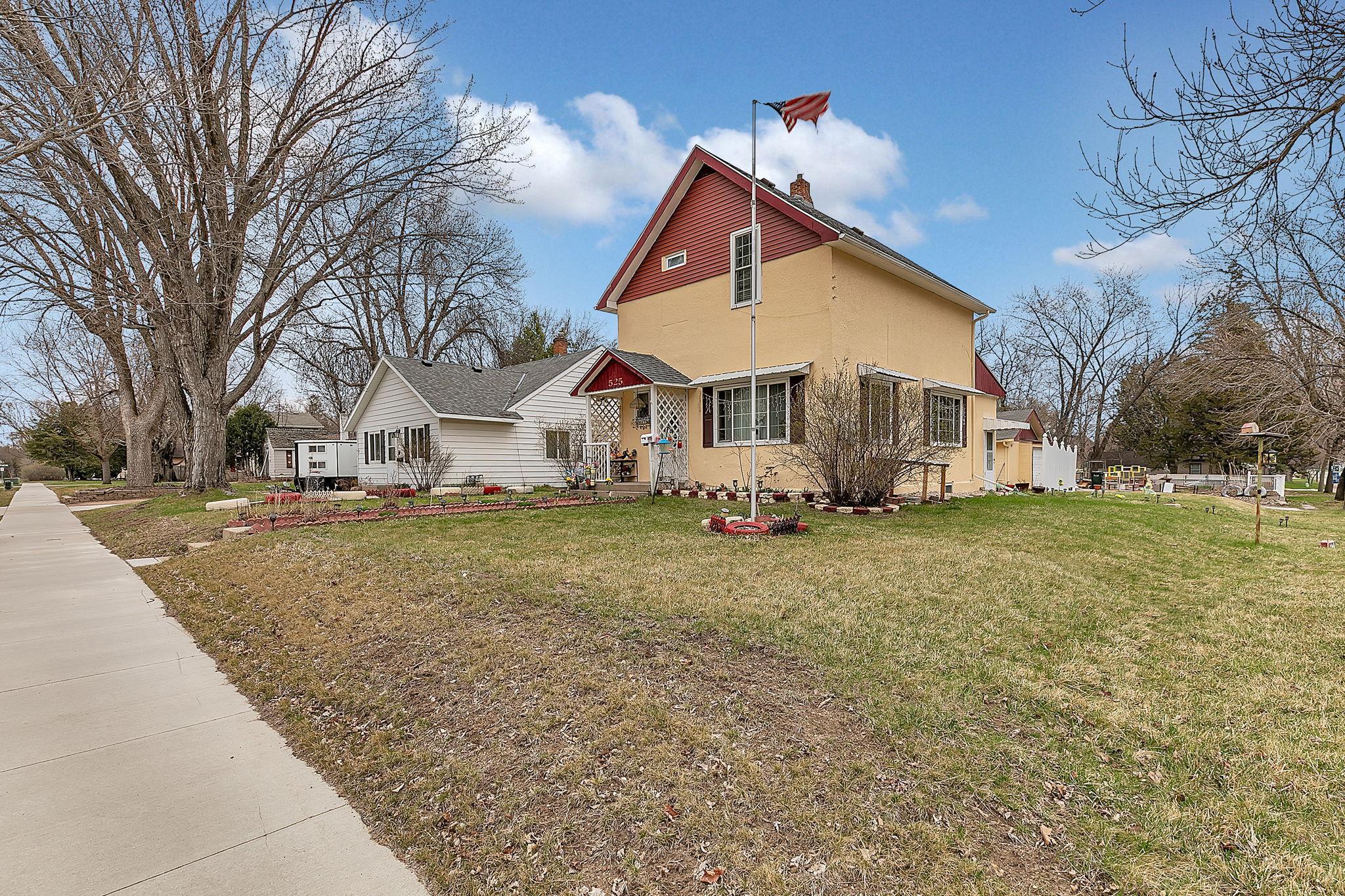 3bd 3ba home w/ basement apartment space