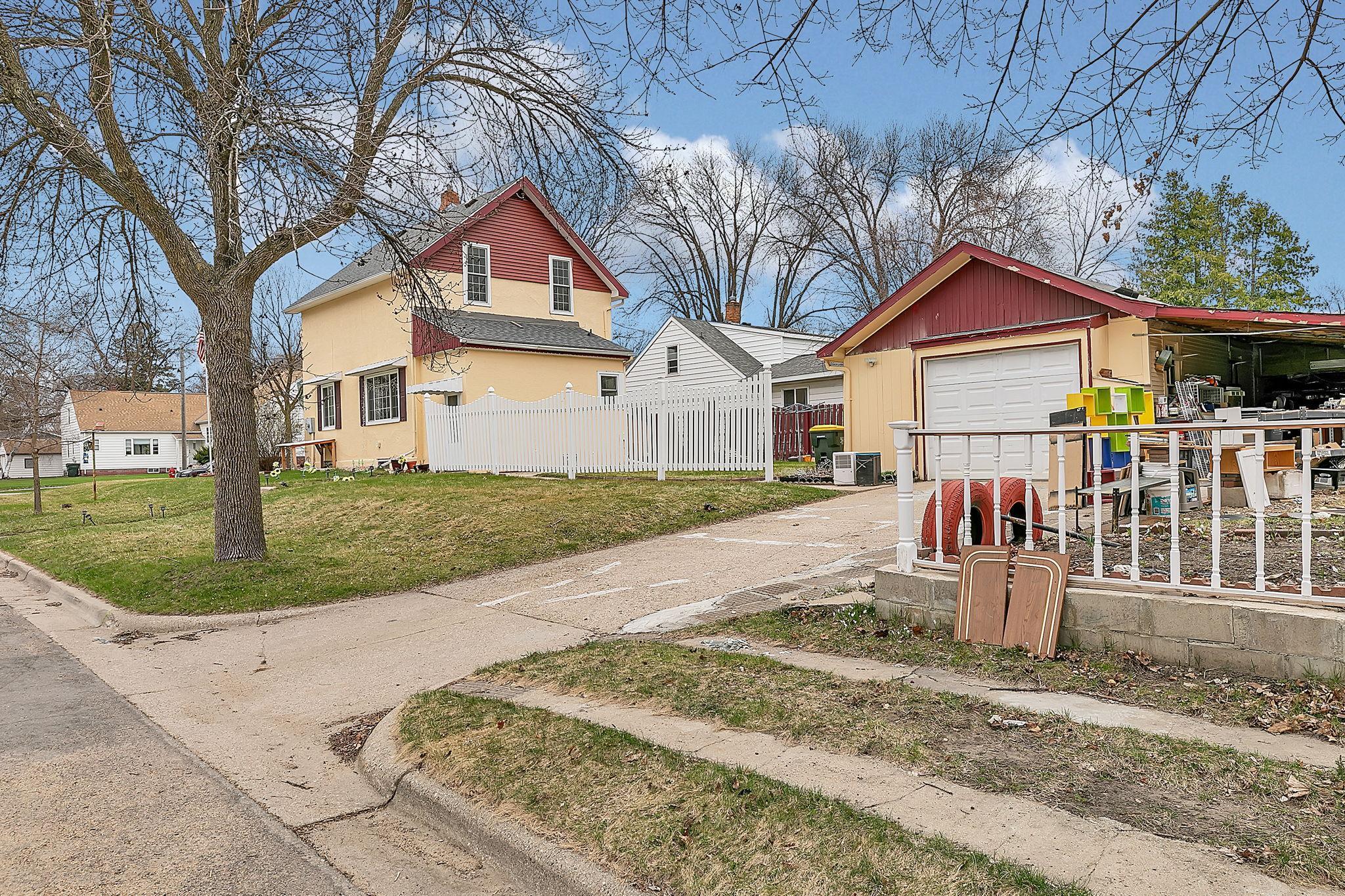 detached 1 stall w/ remote opener