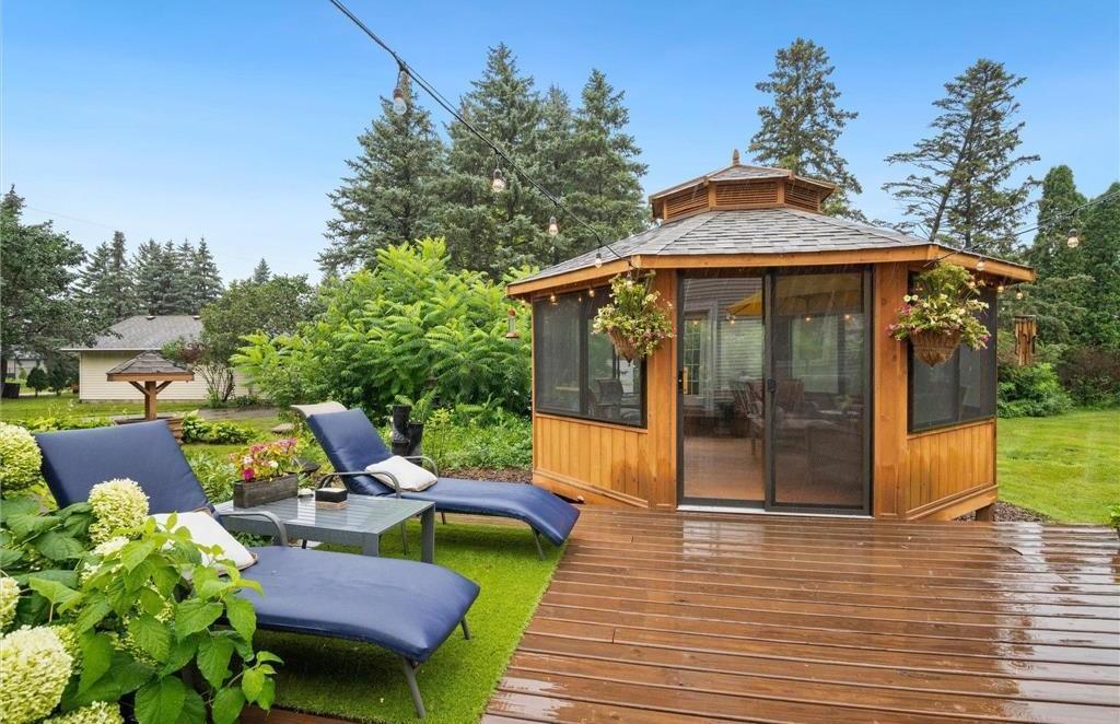 IT JUST DOESN'T GET ANY BETTER THAN THIS. GREEN SPACE EVERYWHERE.