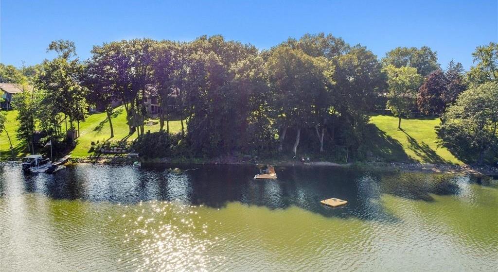 NORTH LINDSTROM LAKE IS ONE OF THE PRESTIGIOUS CHISAGO CHAIN OF LAKES TOTALLING OVER 1548 ACRES OF WATER TO EXPLORE. THE SELLERS OFTEN BOAT TO ONE OF THE MANY AMAZING RESTAURANTS ON THE WATER. JUST HOP OUT THE BOAT ONTO THE DOCK AND GRAB A TABLE!