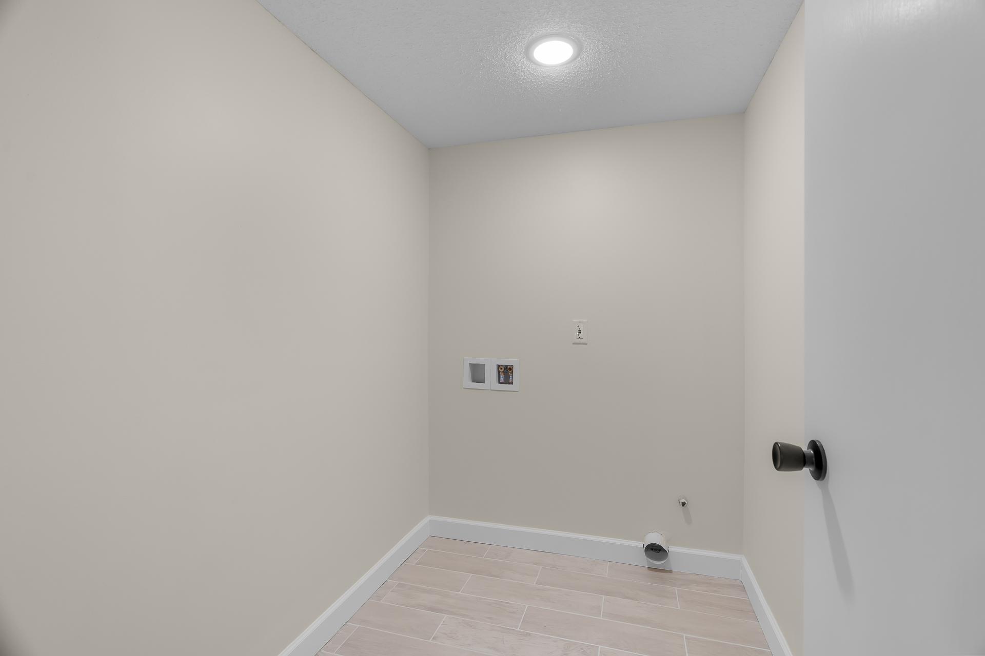 9109 Queen Ave S MLS-32.jpg