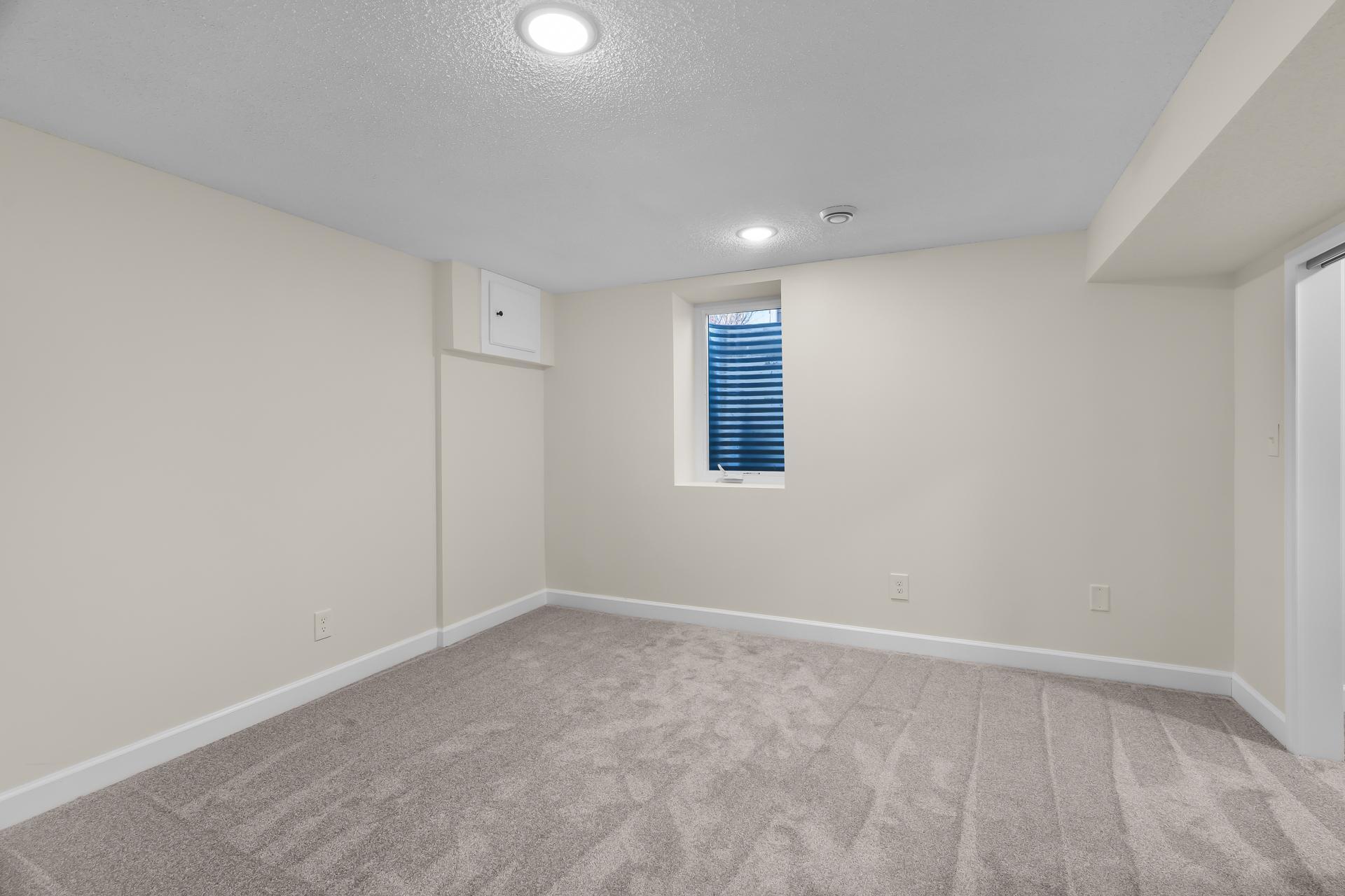 9109 Queen Ave S MLS-33.jpg