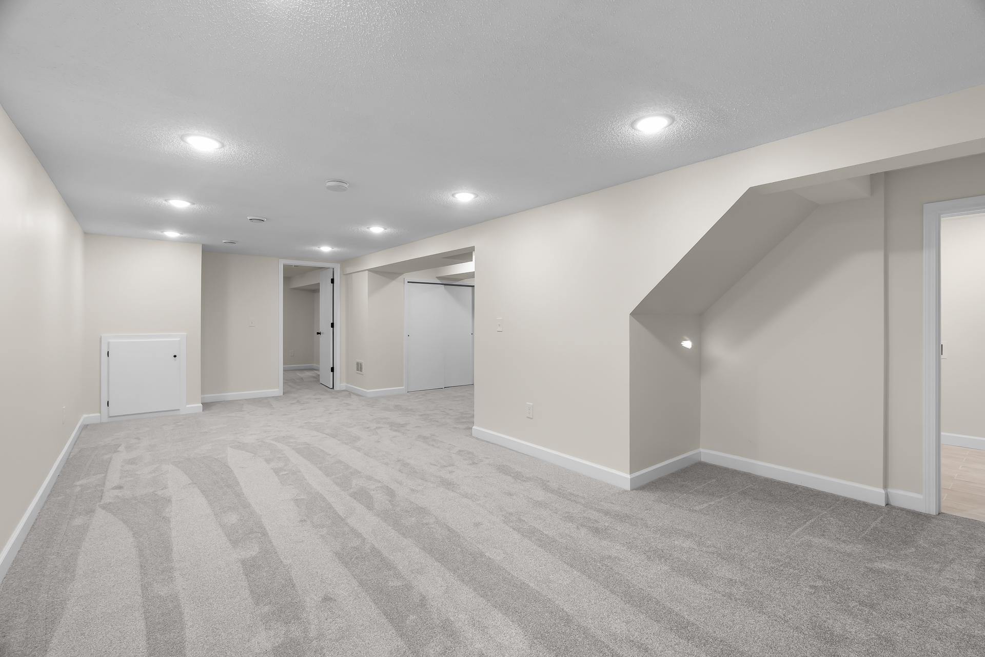 9109 Queen Ave S MLS-31.jpg