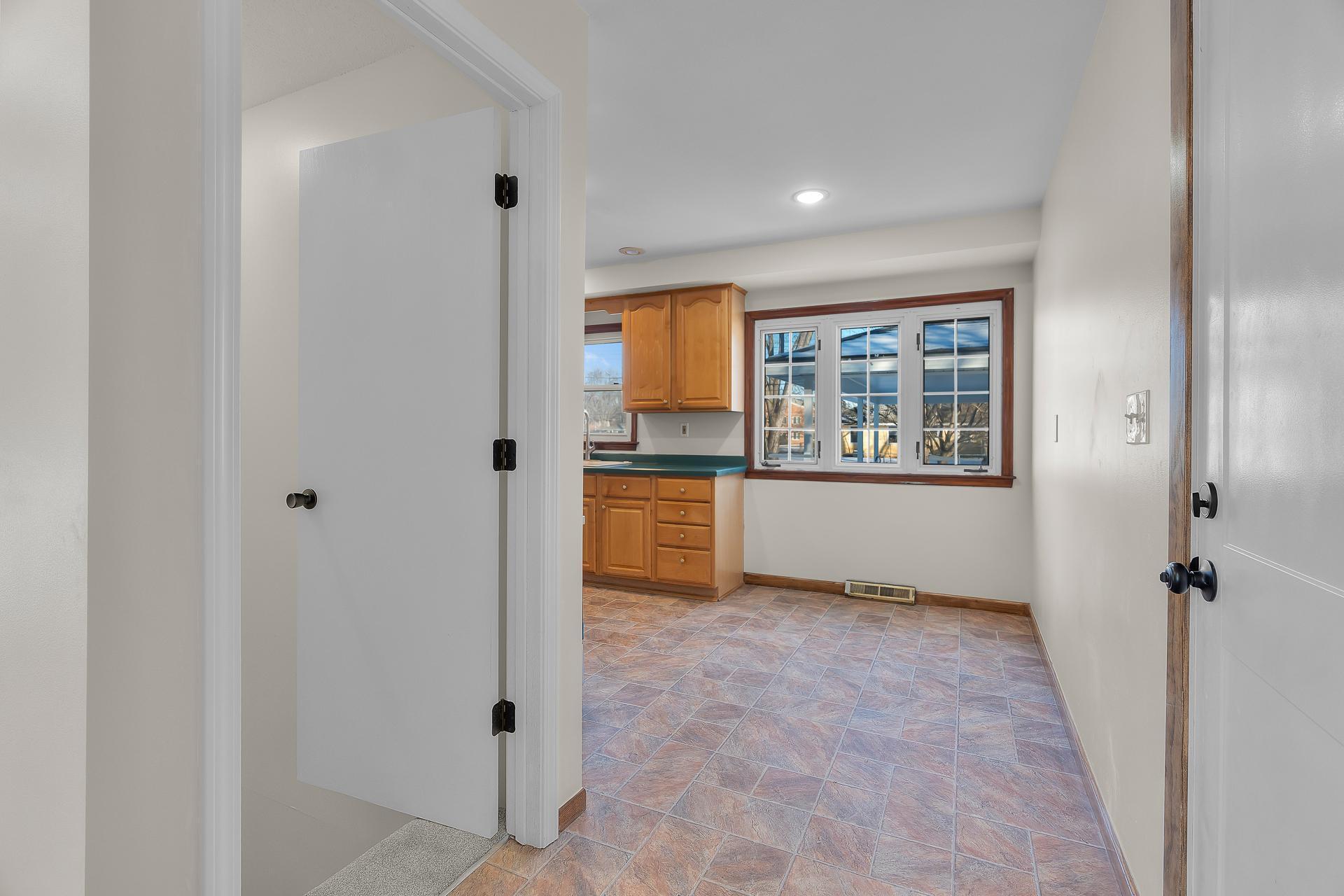 9109 Queen Ave S MLS-15.jpg