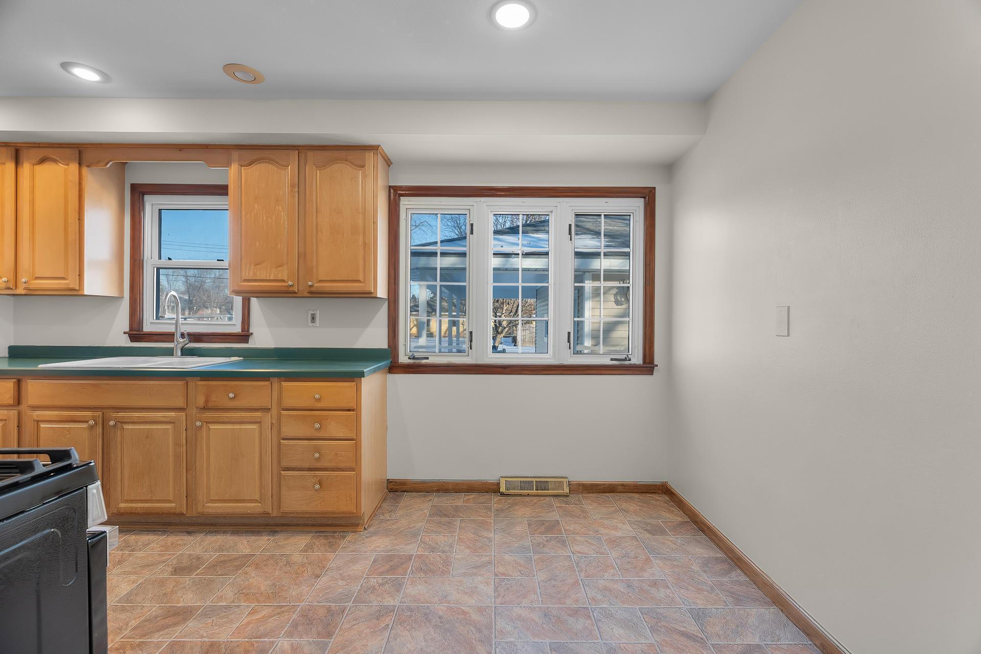 9109 Queen Ave S MLS-16.jpg