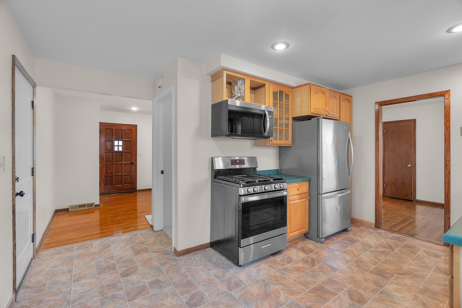 9109 Queen Ave S MLS-18.jpg