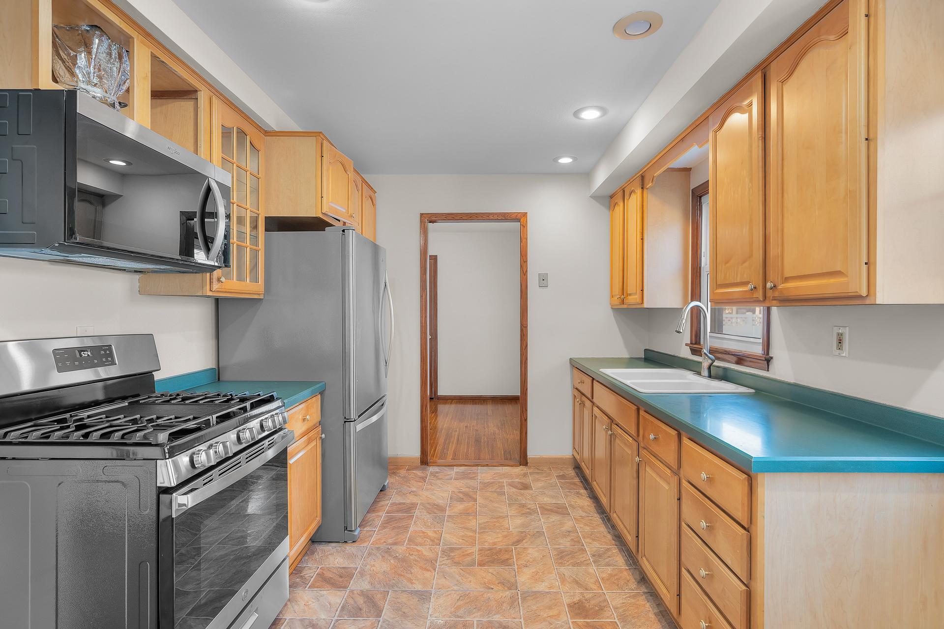 9109 Queen Ave S MLS-19.jpg