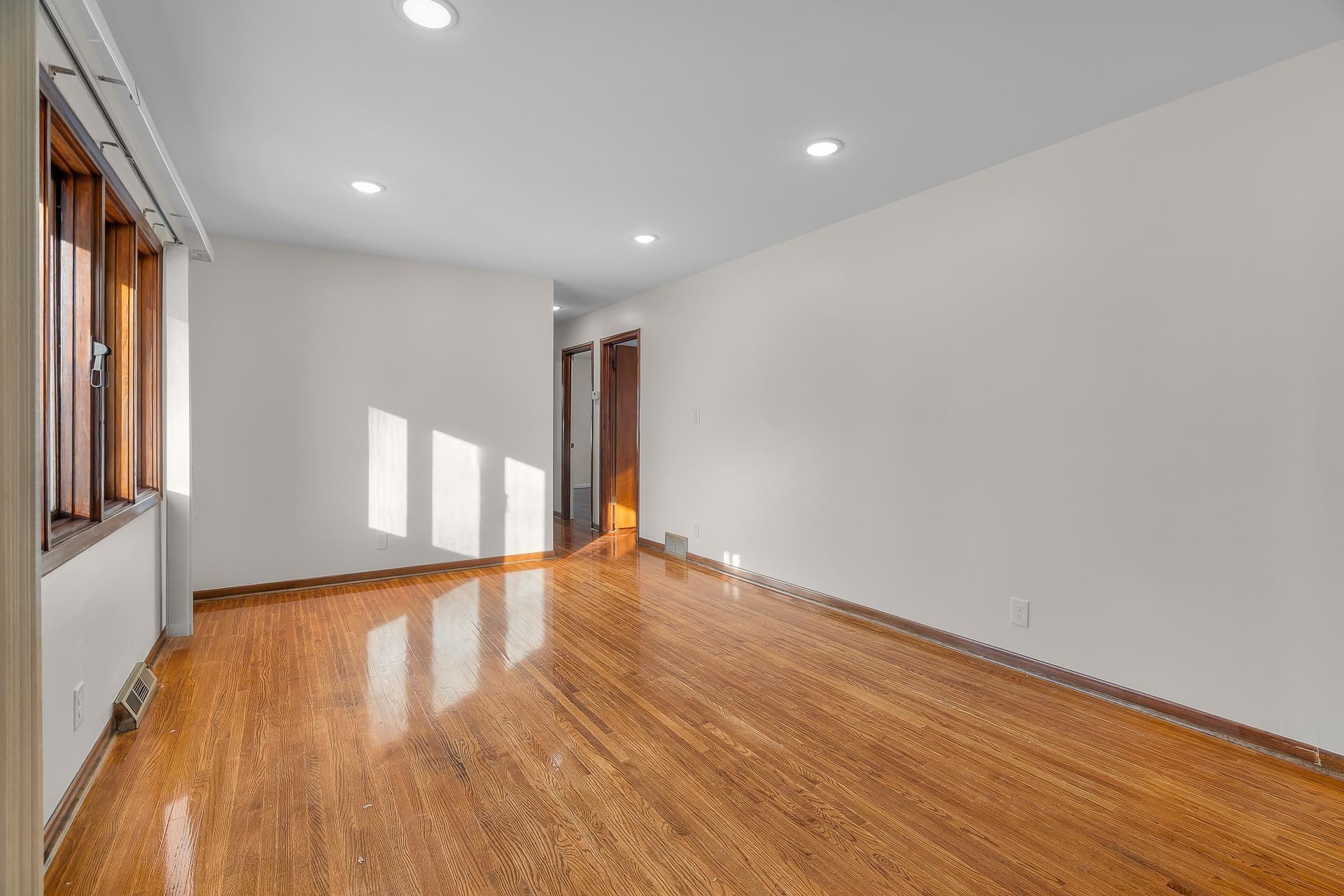 9109 Queen Ave S MLS-12.jpg