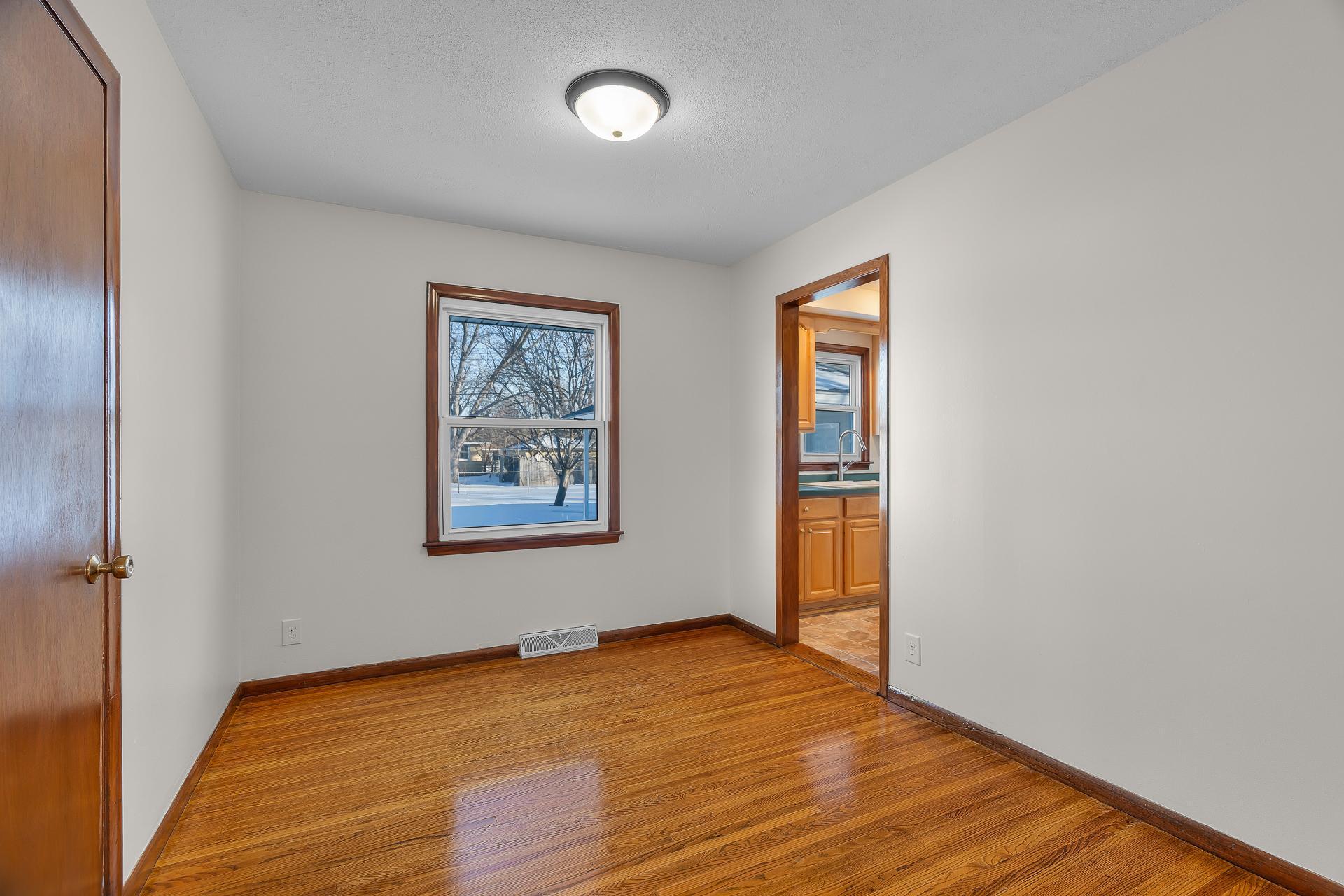 9109 Queen Ave S MLS-23.jpg