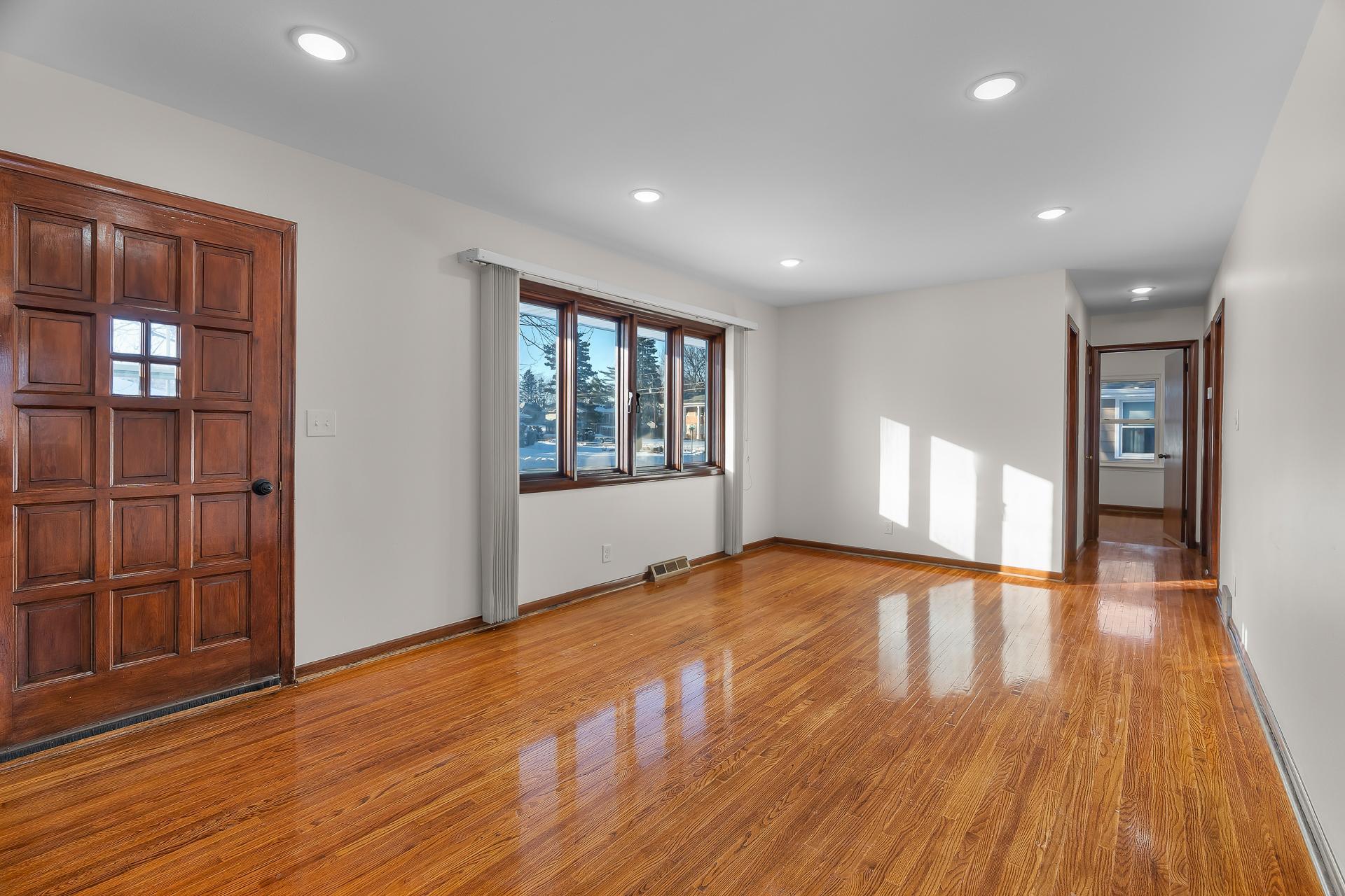 9109 Queen Ave S MLS-13.jpg