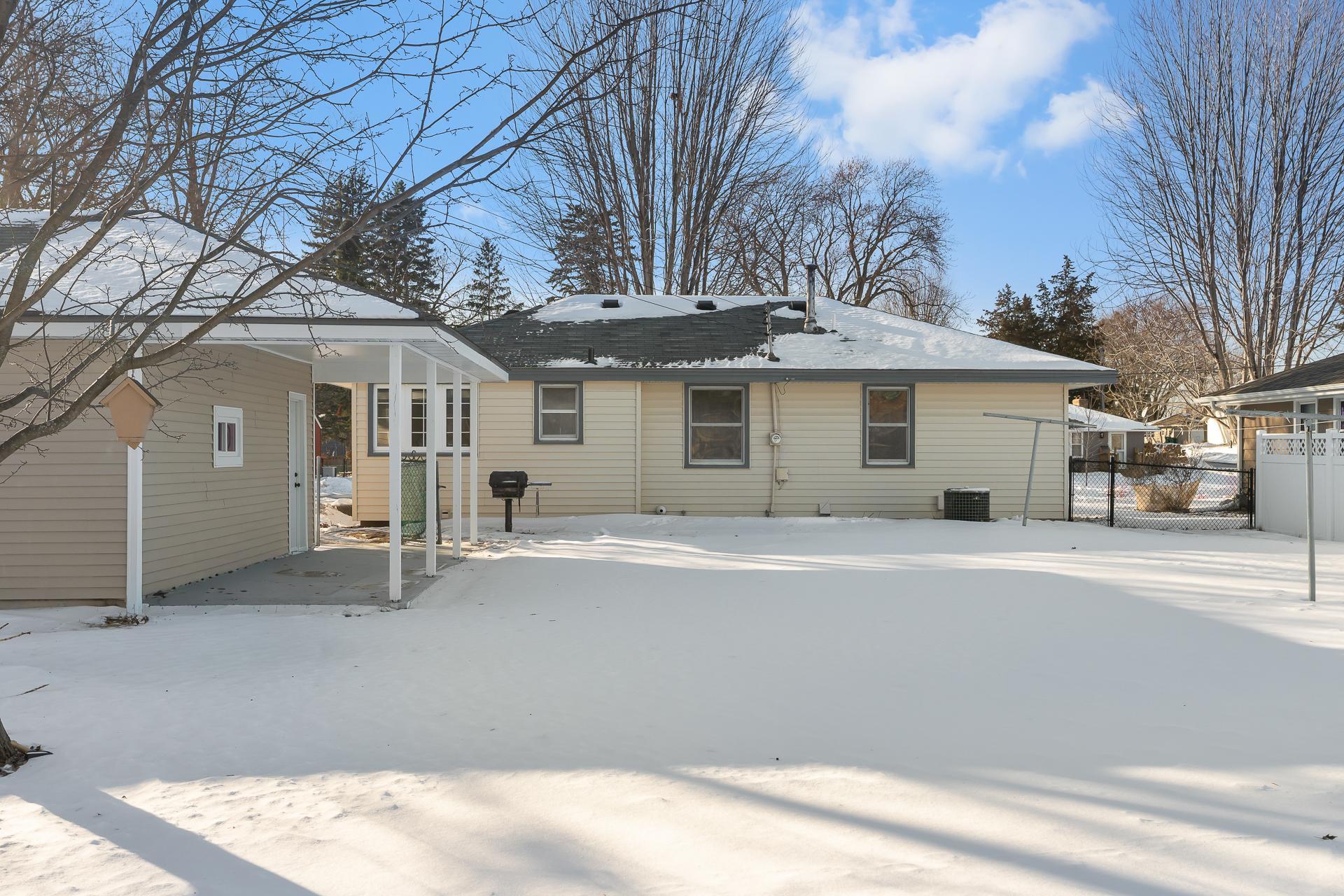 9109 Queen Ave S MLS-41A.jpg