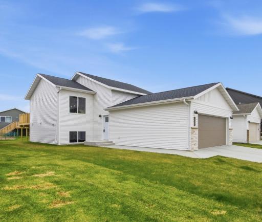 6638 68th Street S, Horace, ND 58047