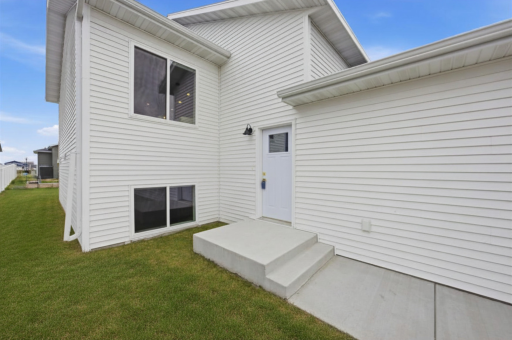 6638 68th Street S, Horace, ND 58047