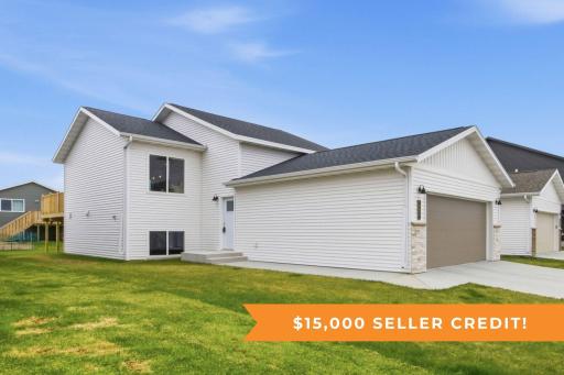 6638 68th Street S, Horace, ND 58047