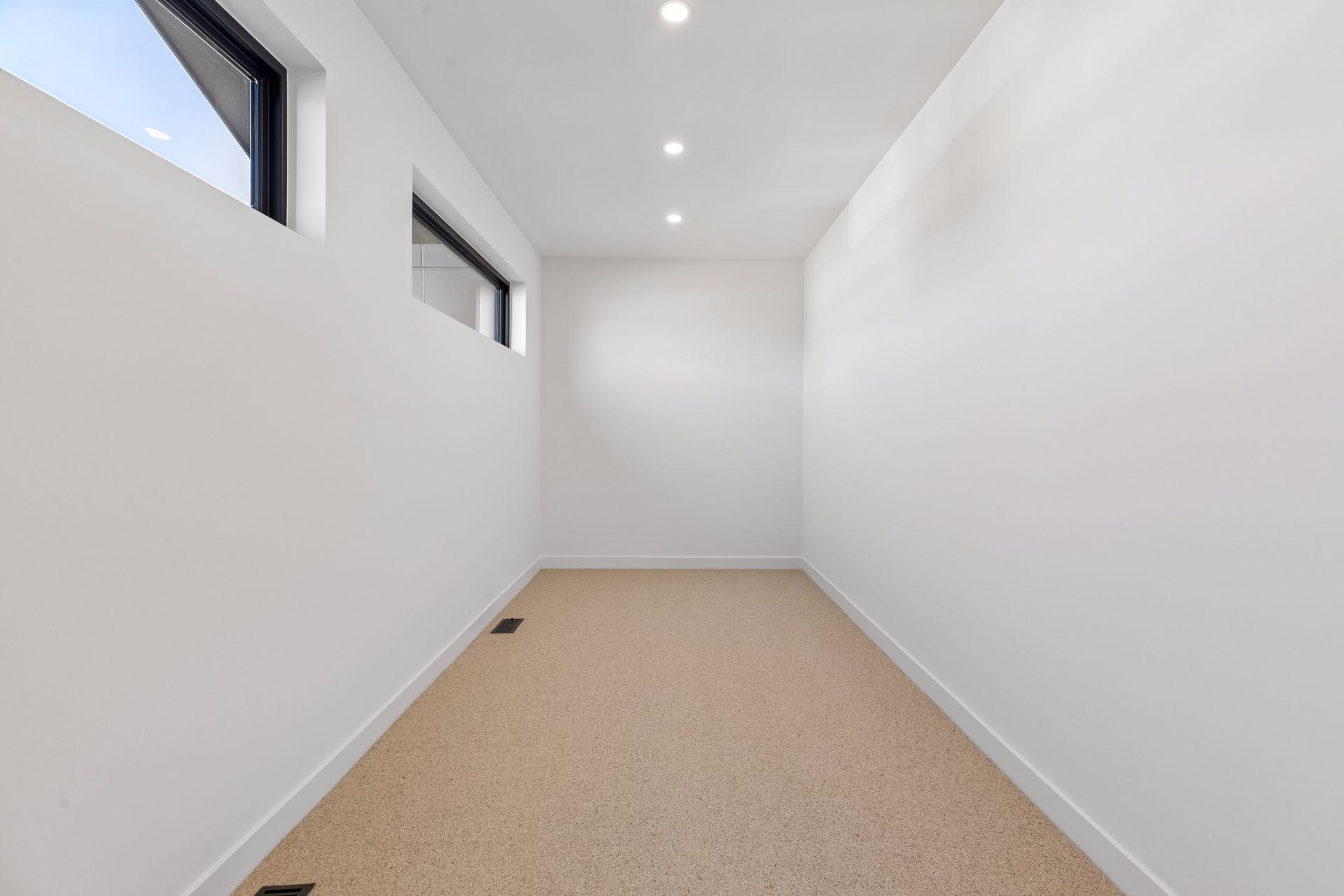 Walk In Closet: Fully Customizable