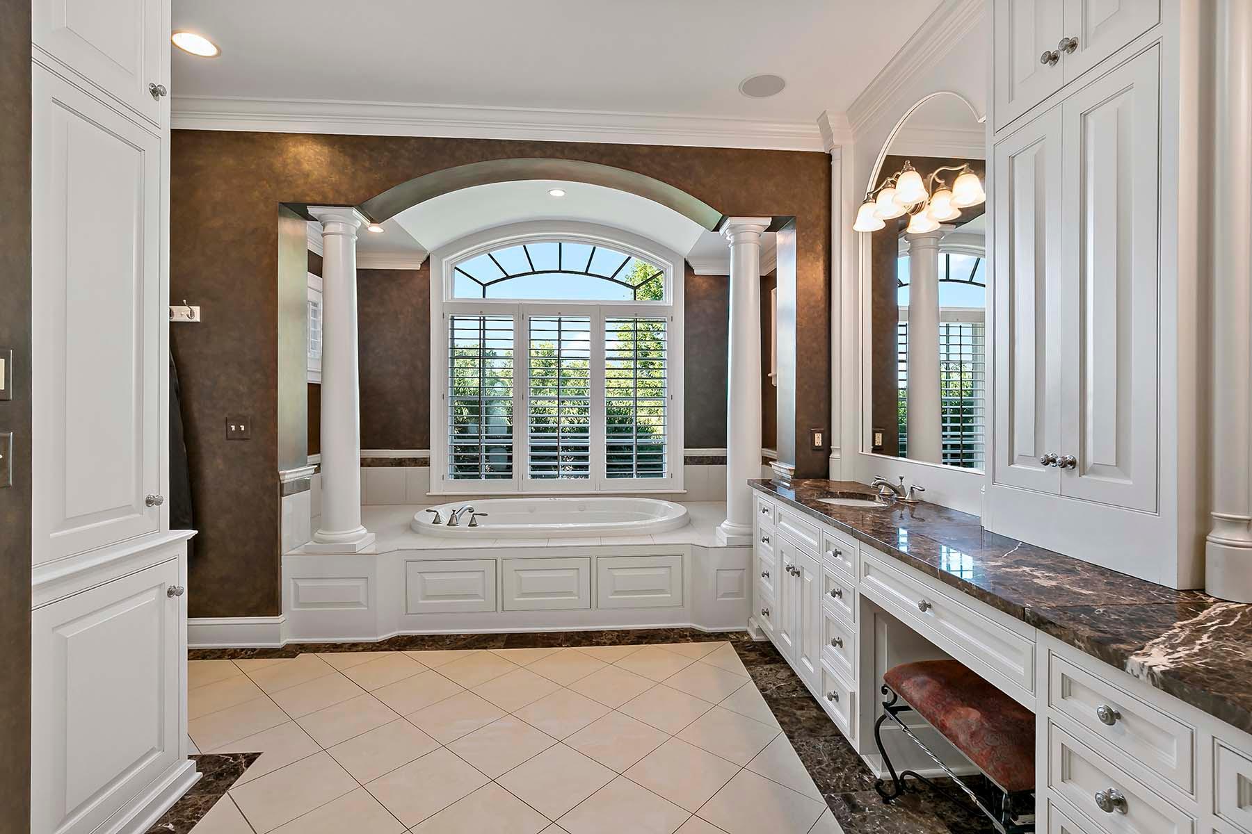 Large primary en-suite