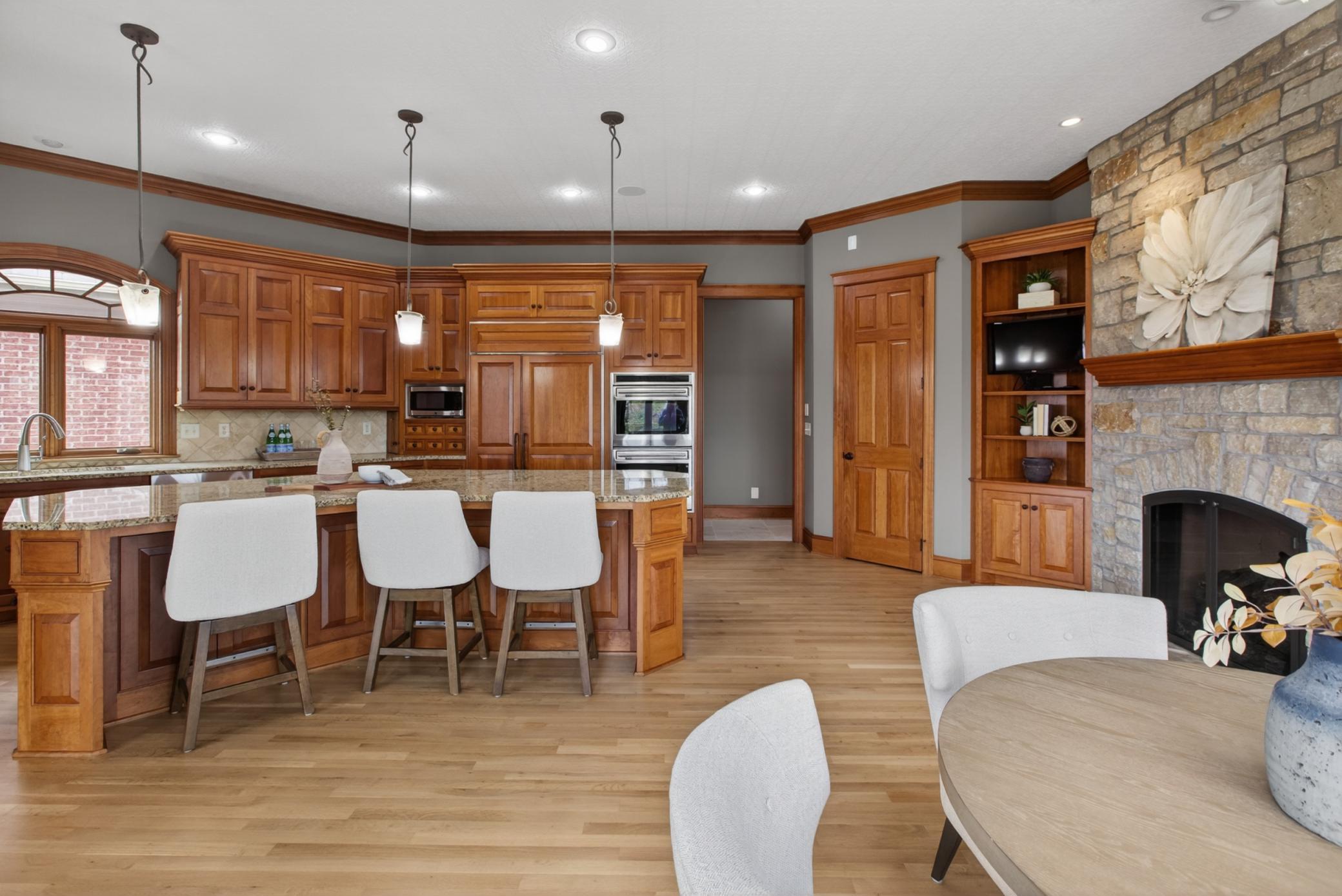 Large kitchen great for entertaining