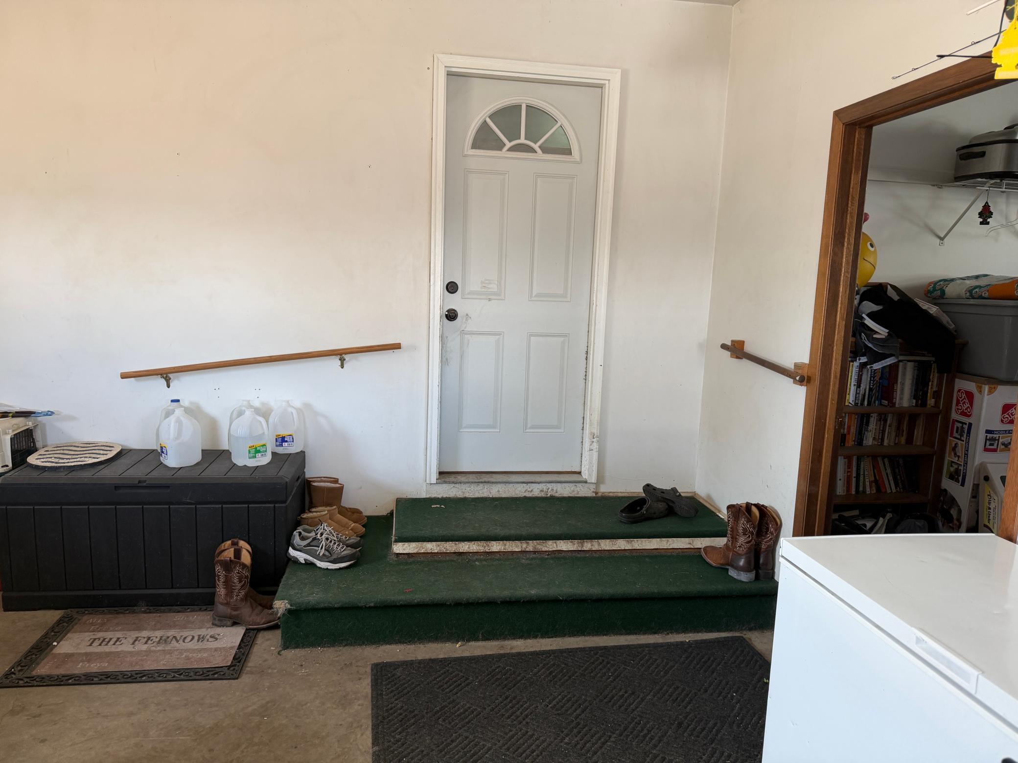 Attached oversized 1 stall garage