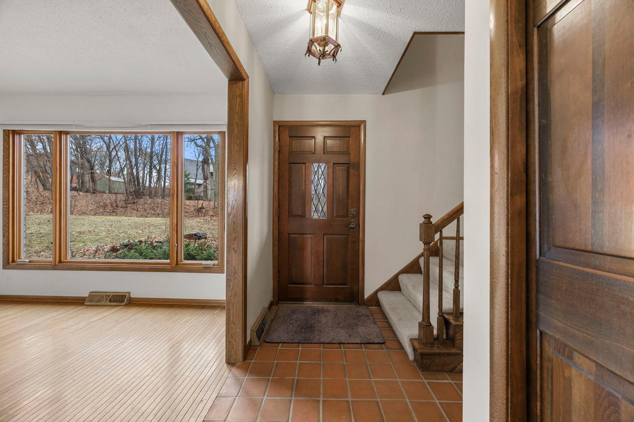 7-web-or-mls-9449 Woodridge Dr-70.jpg