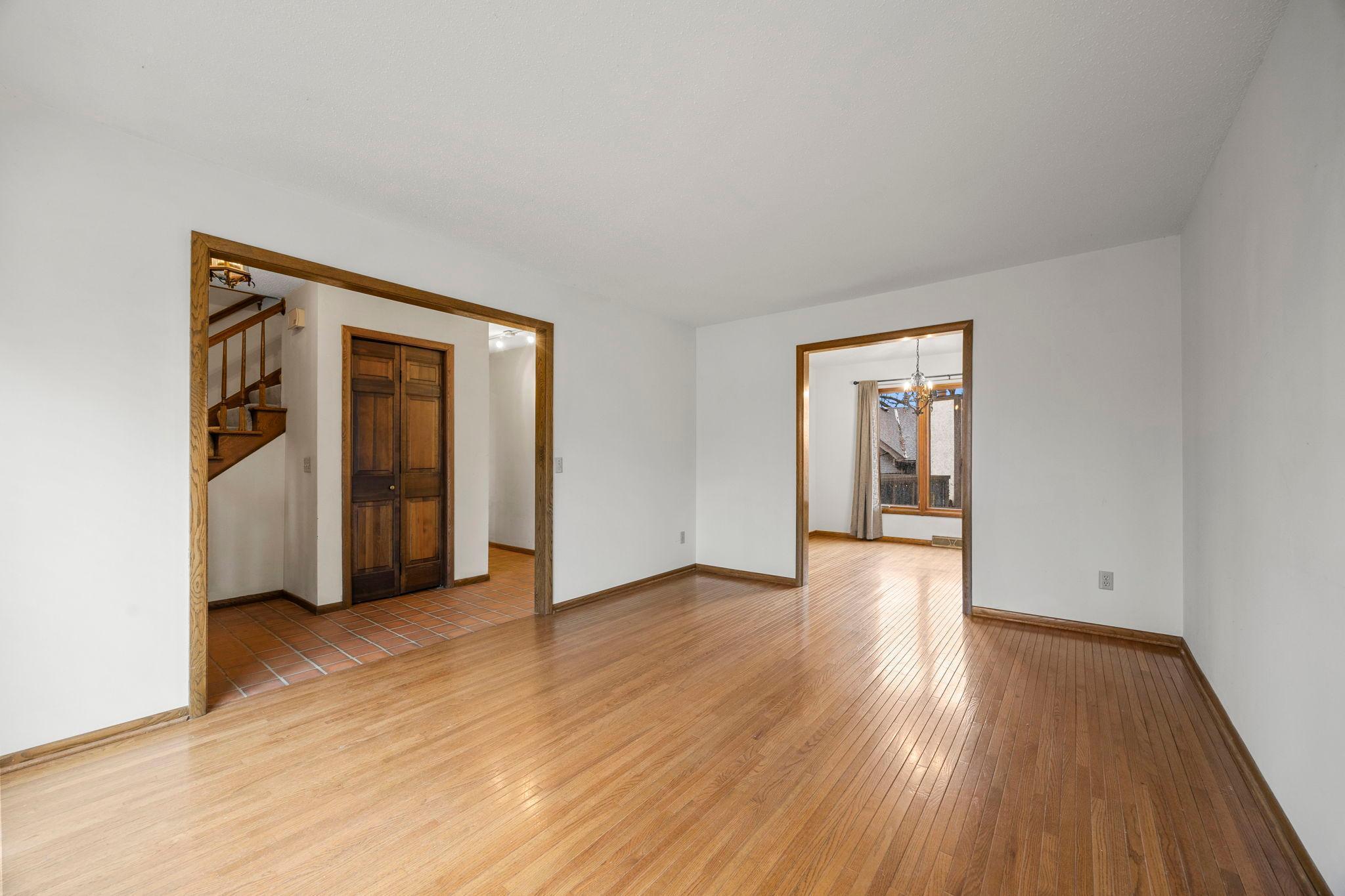 11-web-or-mls-9449 Woodridge Dr-90.jpg