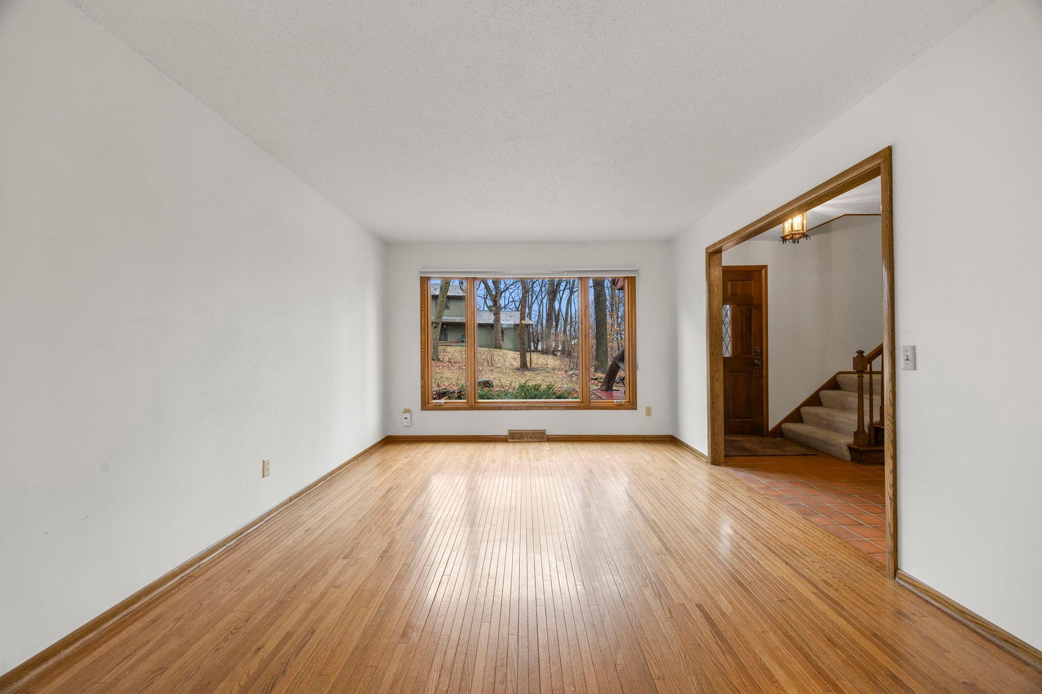 14-web-or-mls-9449 Woodridge Dr-100.jpg