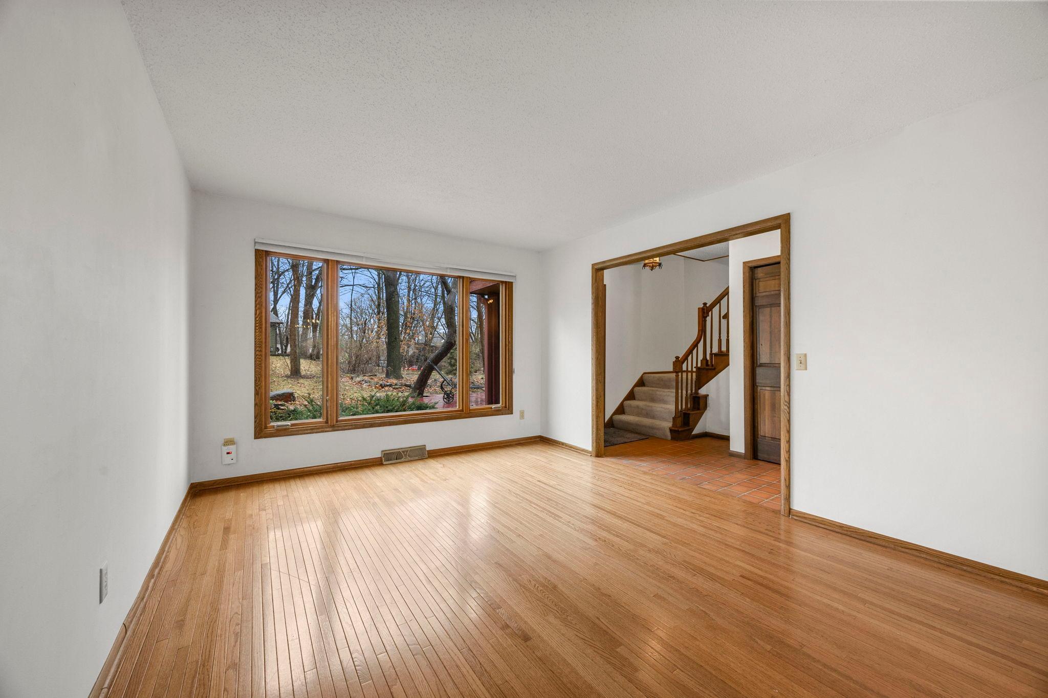 12-web-or-mls-9449 Woodridge Dr-95.jpg