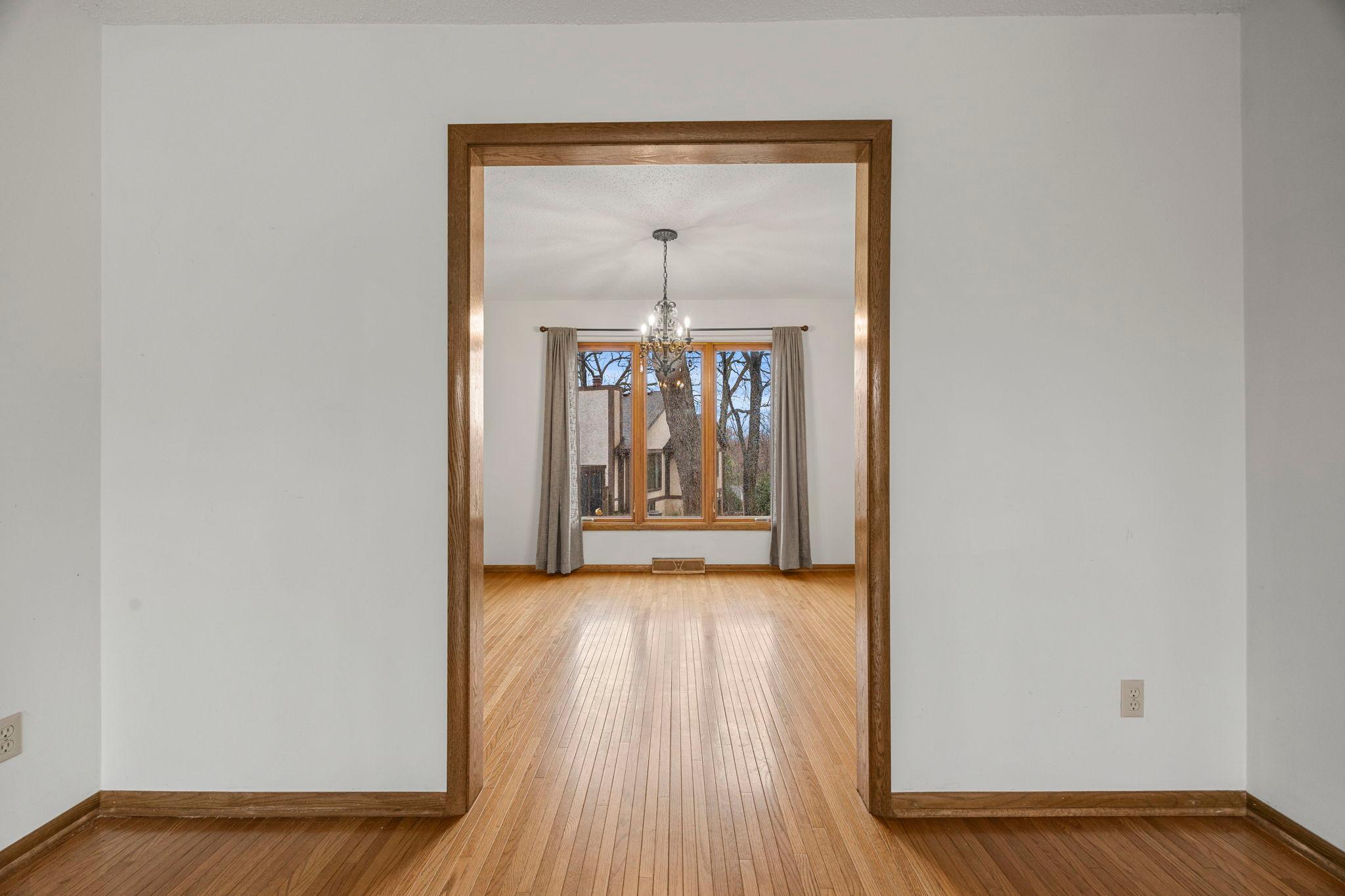 16-web-or-mls-9449 Woodridge Dr-110.jpg