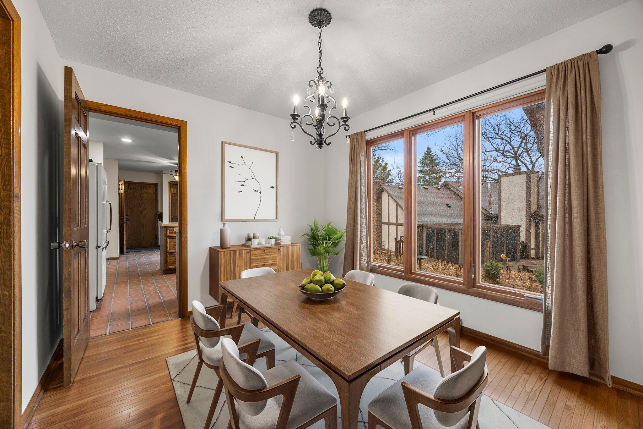 18-web-or-mls-9449 Woodridge Dr-115_Final.jpg