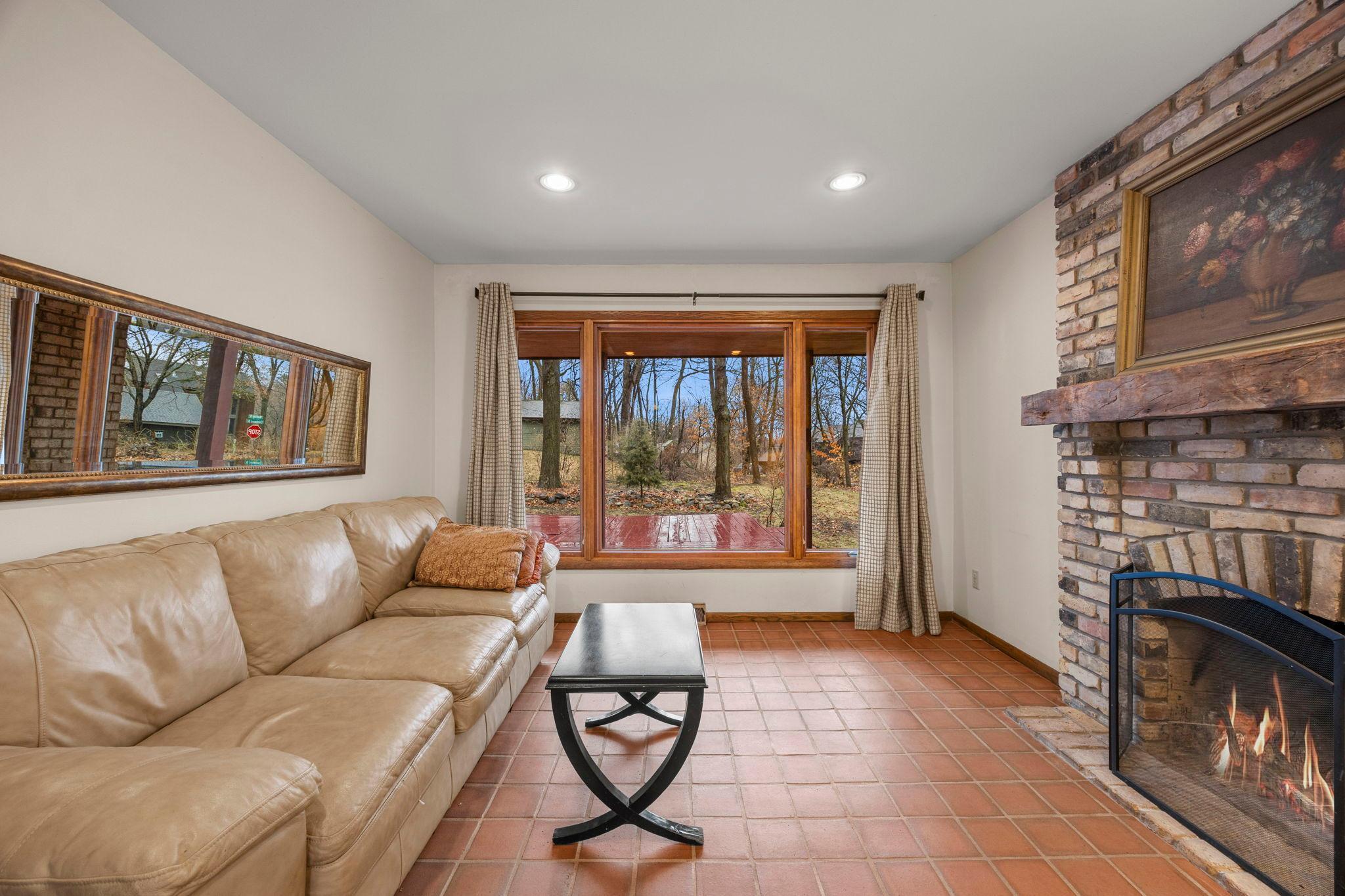 22-web-or-mls-9449 Woodridge Dr-195.jpg