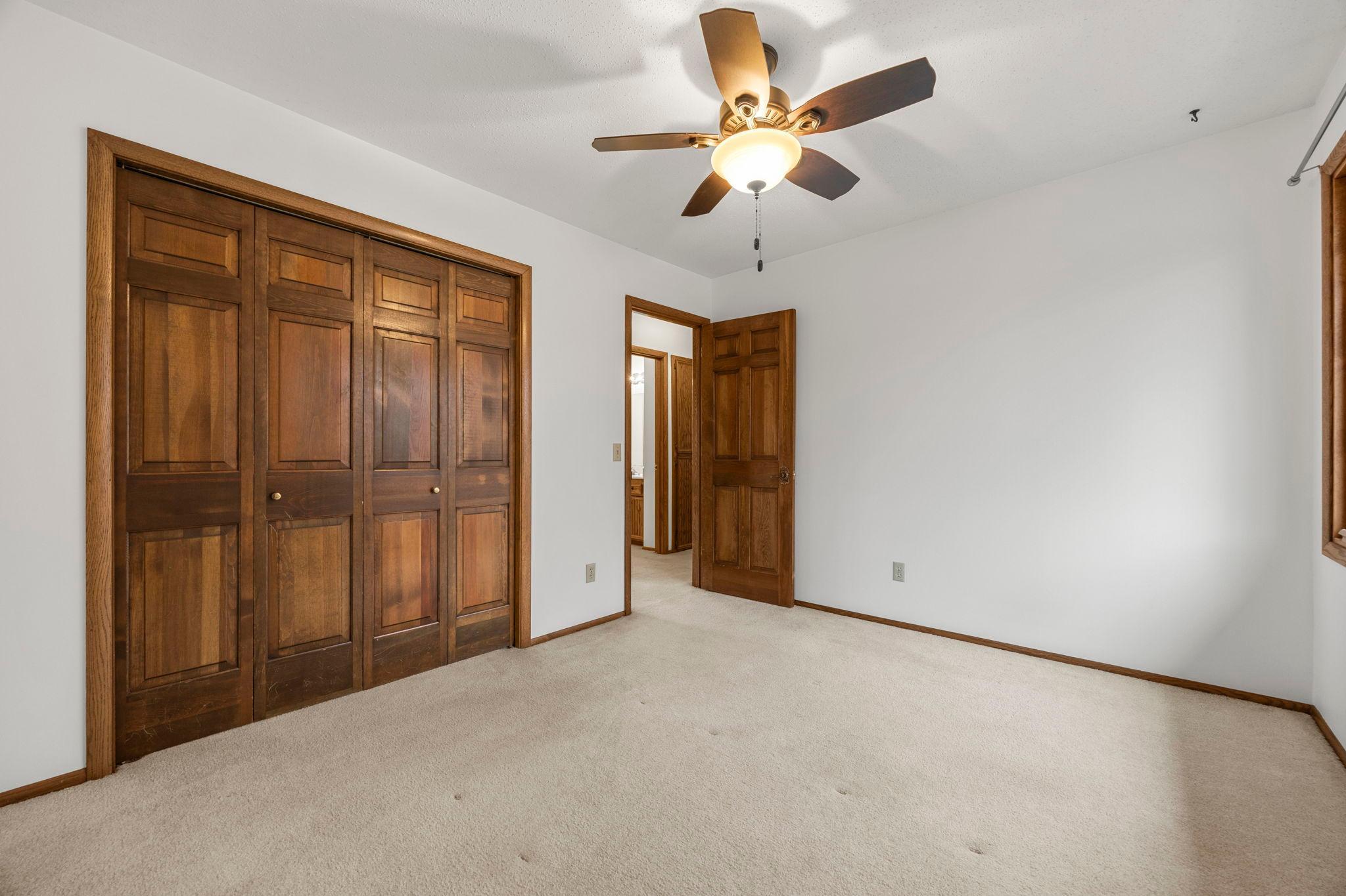 42-web-or-mls-9449 Woodridge Dr-260.jpg