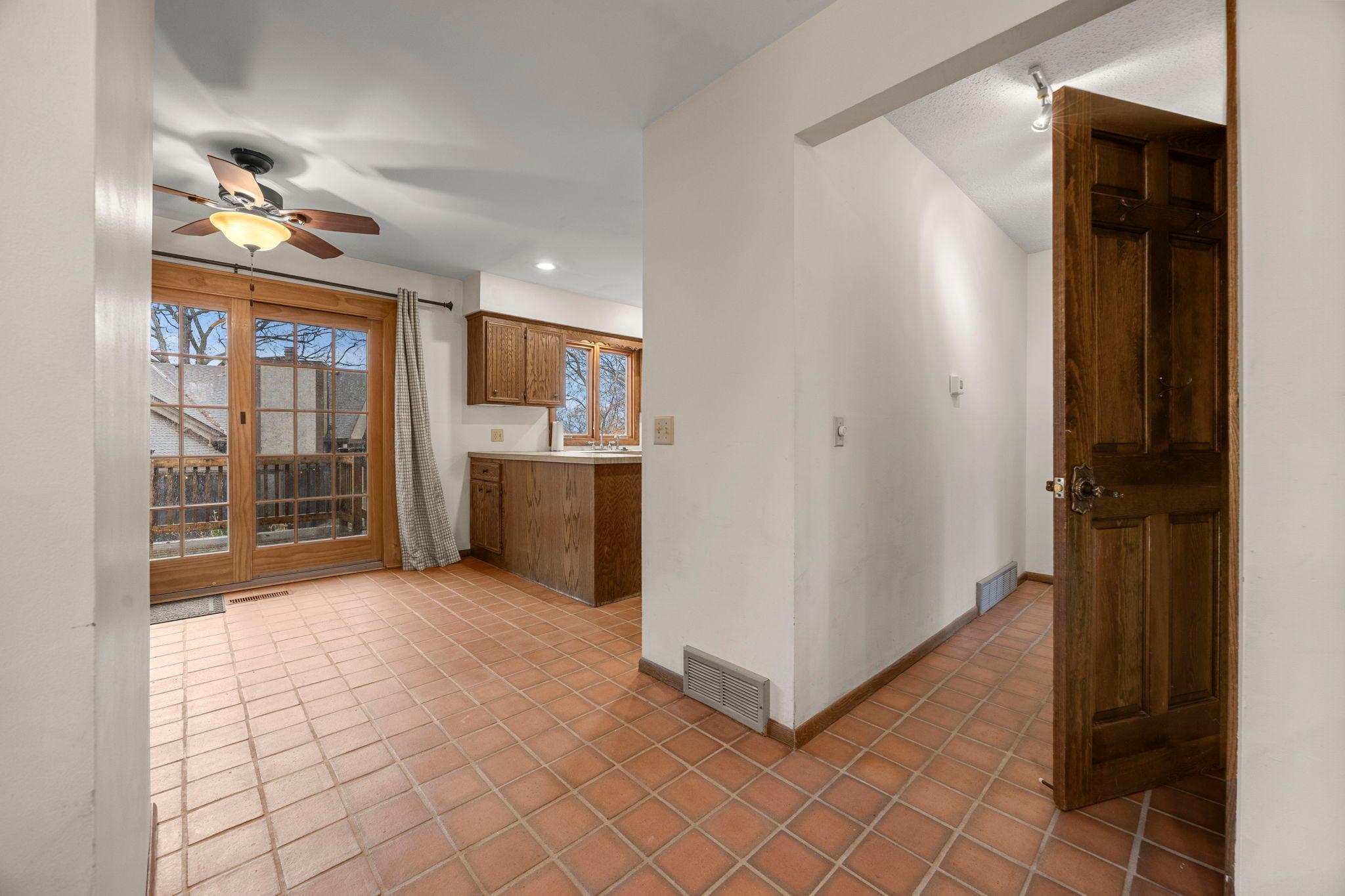 27-web-or-mls-9449 Woodridge Dr-220.jpg