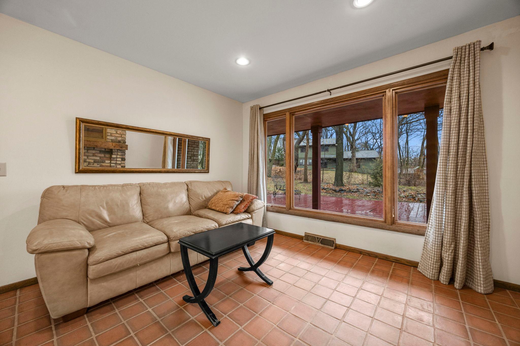 25-web-or-mls-9449 Woodridge Dr-215.jpg