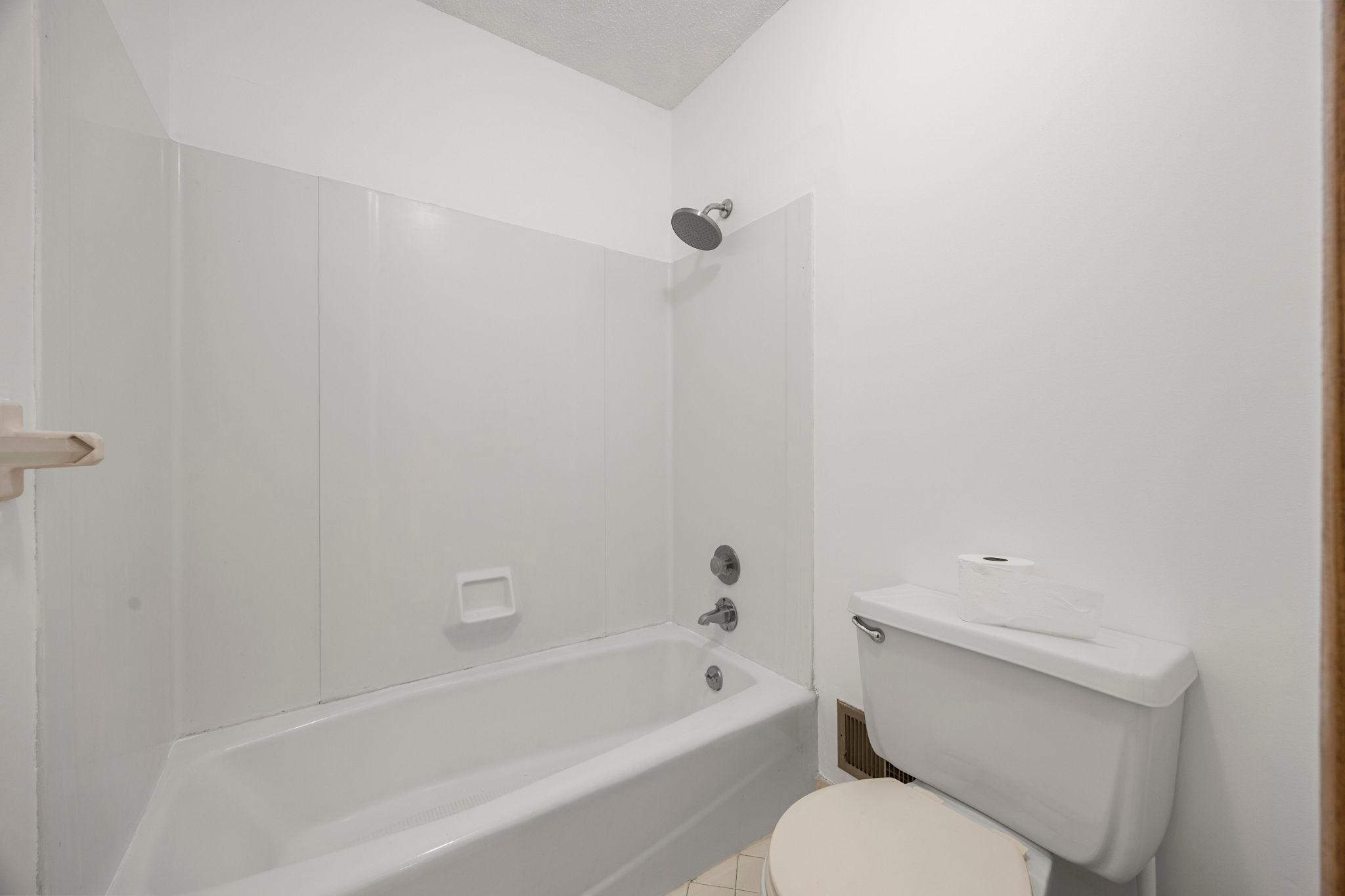 60-web-or-mls-9449 Woodridge Dr-270.jpg