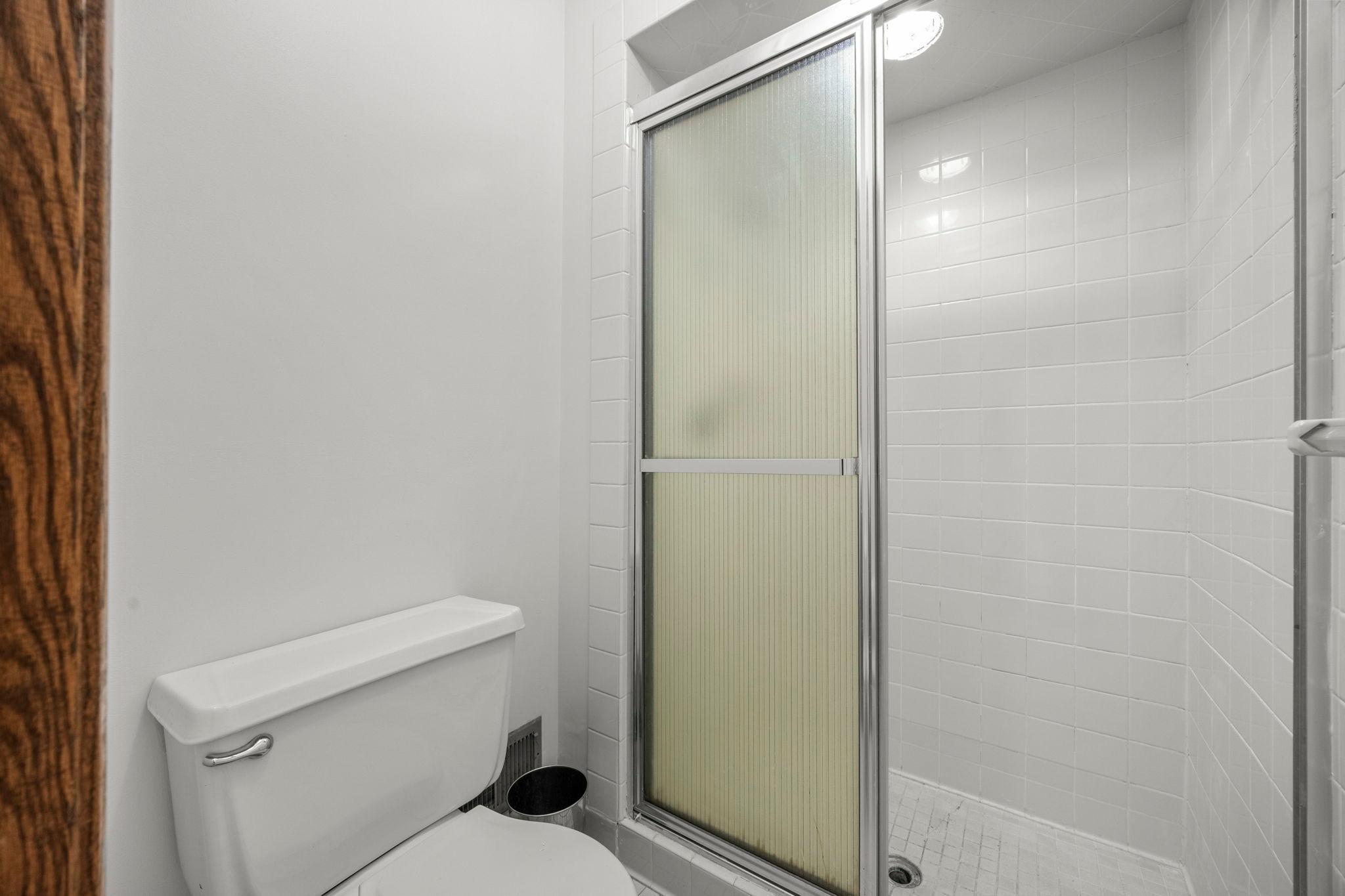 49-web-or-mls-9449 Woodridge Dr-325.jpg